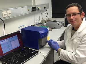 Jochen Dindorf with his Zetaview particle characterization system from Particle Metrix